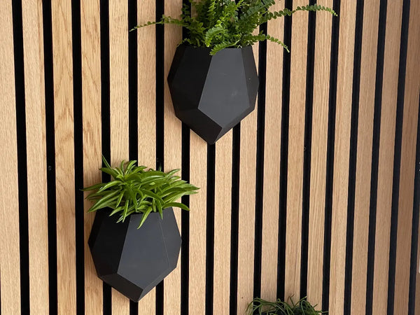 Geometric Wall Planter – Modern Black Wall-Mounted Pot for Indoor Greenery