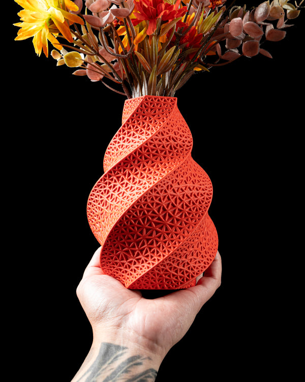 Geometric Spiral Vase – Modern Decorative Accent for Home & Office